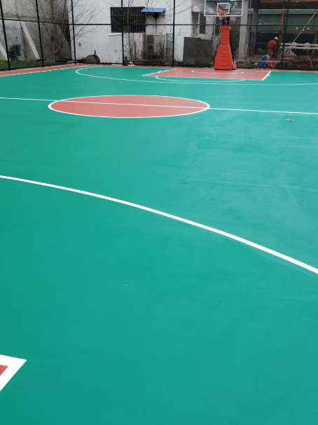 中沙 球场长期使用易出现地面开裂